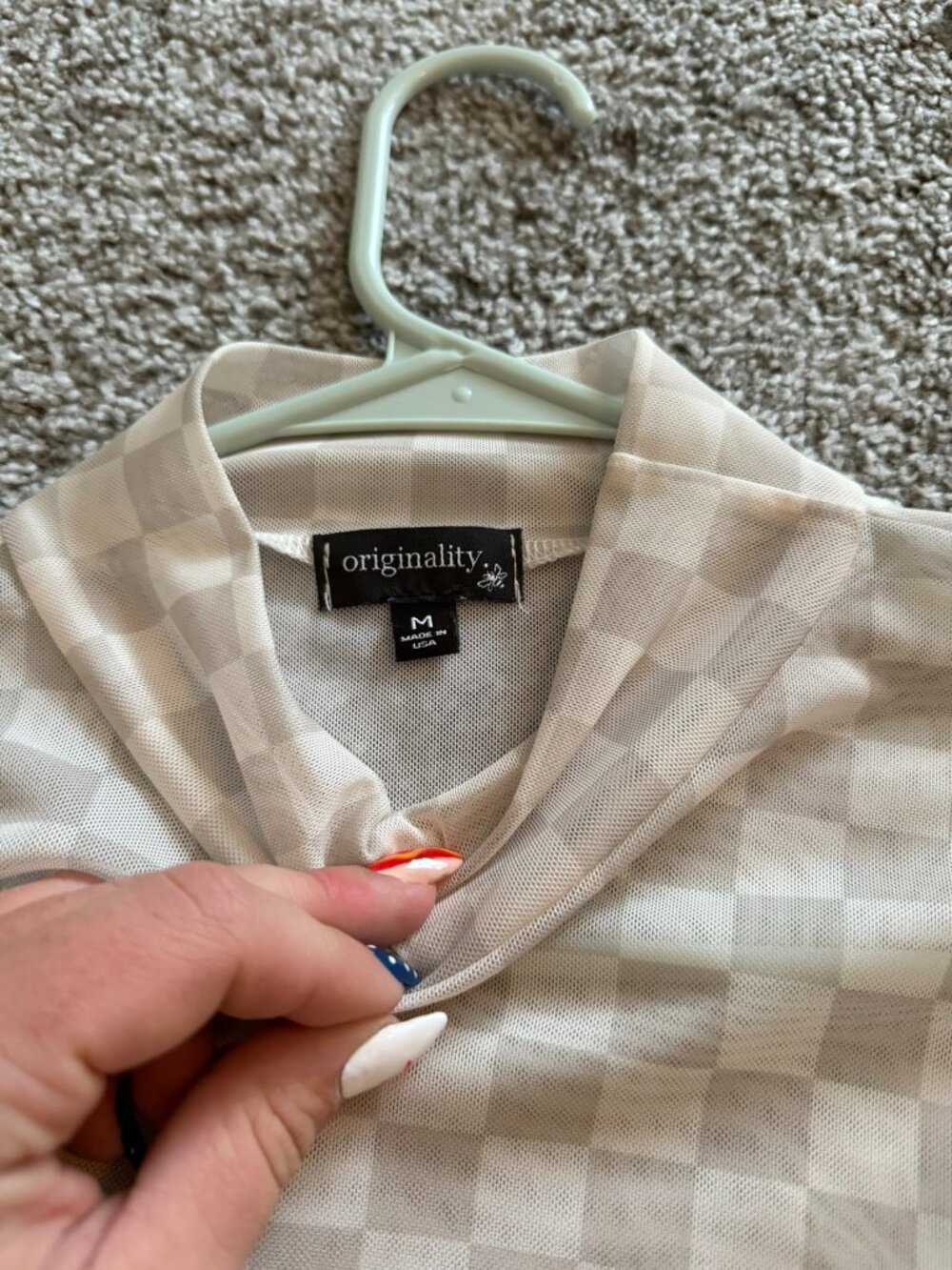 White Checker Pattern Mesh Top - Picture 2 of 3